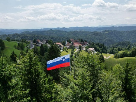 Na Breznici zaplapolala zastava