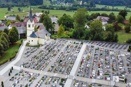 Cerkev-na-dobracev-odzgoraji